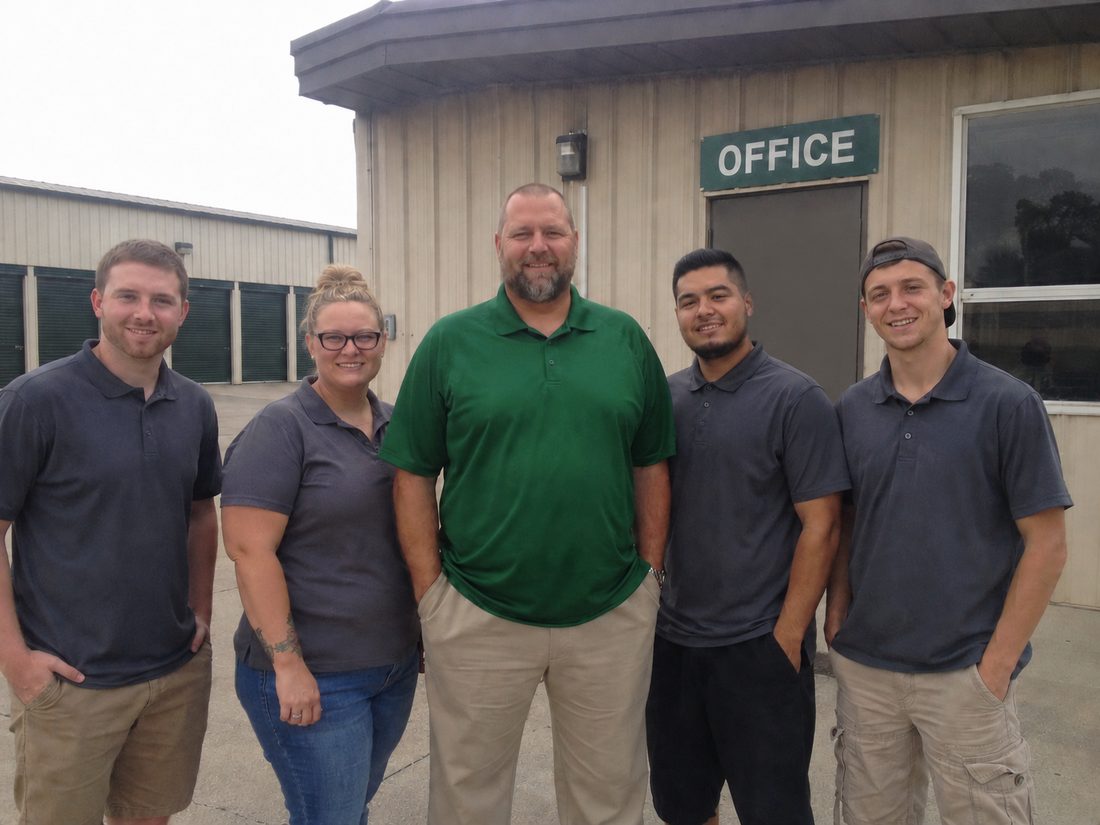 Pest control professionals in Fort Wayne, IN